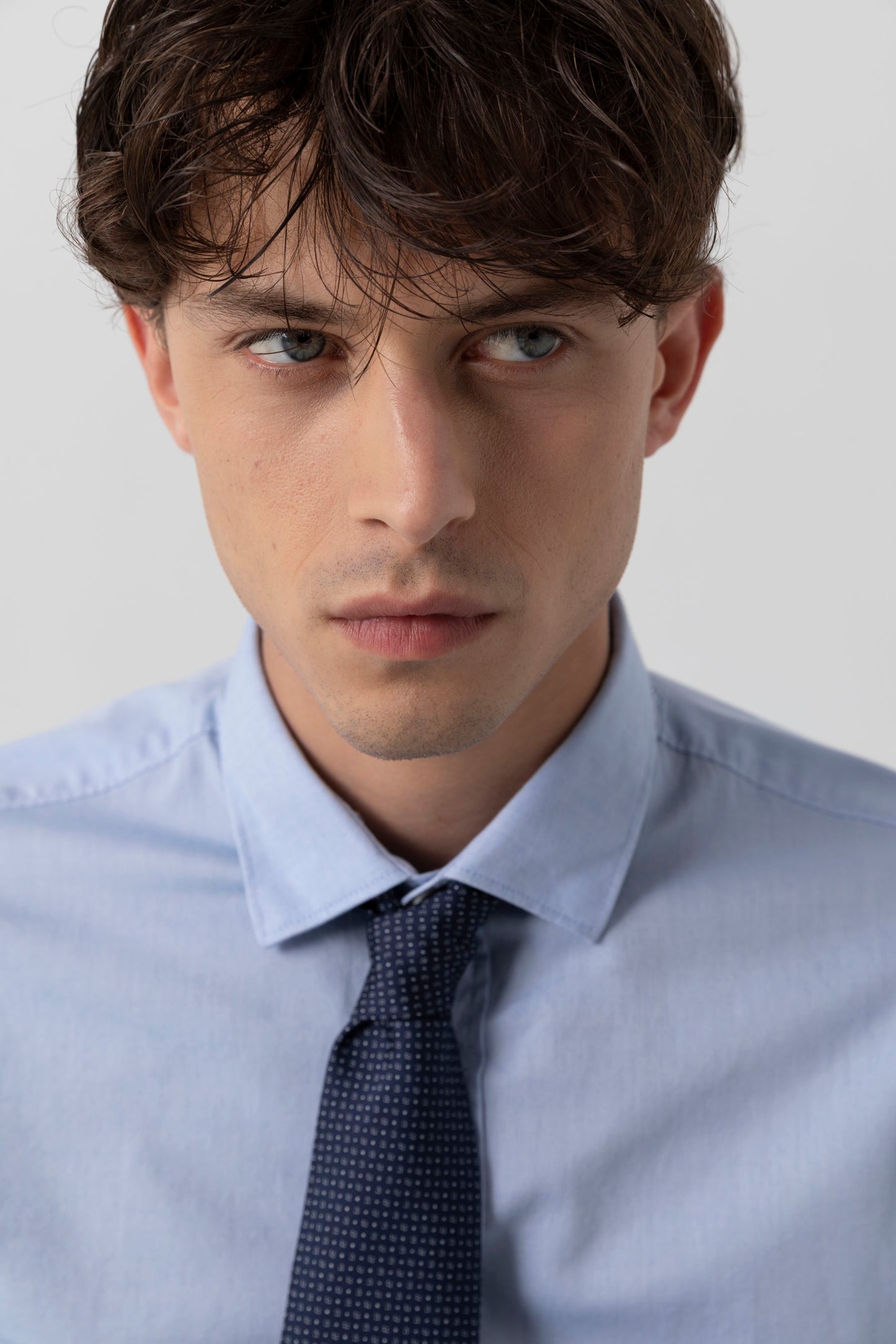 Camicia in 100% oxford di cotone con collo clip down