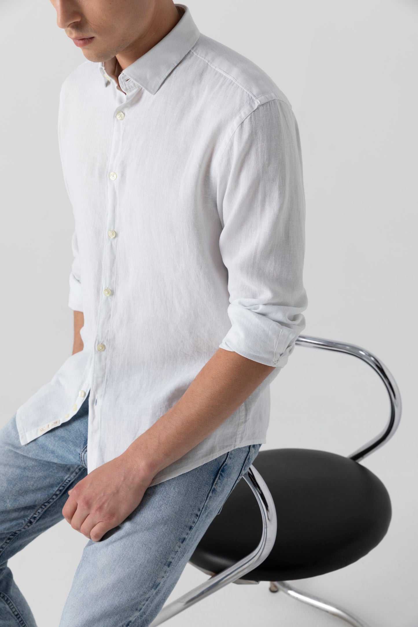 Camicia in Lino Viscosa Tinto Capo con Collo Clip Down