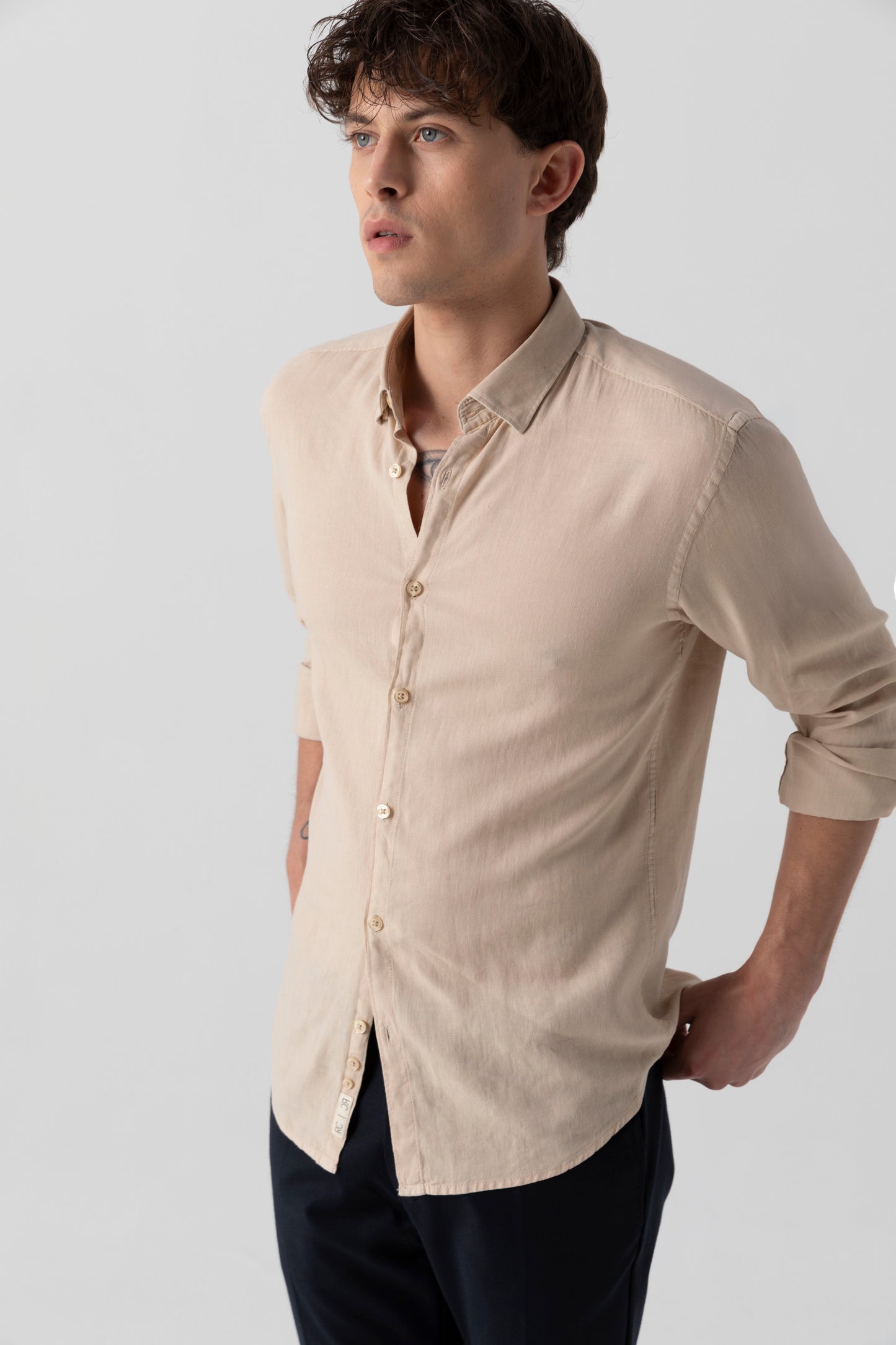 Camicia in Lino Viscosa Tinto Capo con Collo Clip Down