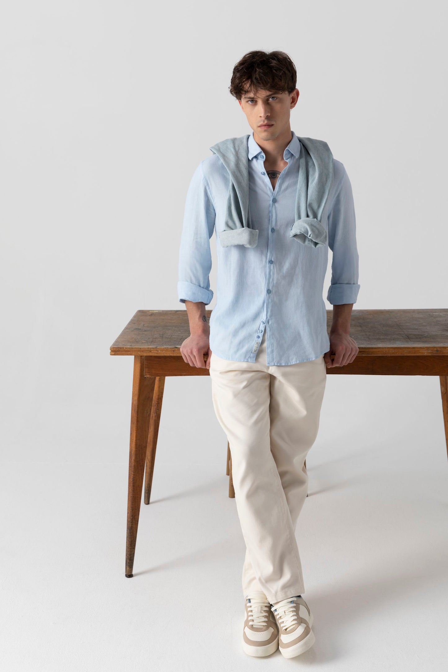 Camicia in Lino Viscosa Tinto Capo con Collo Clip Down