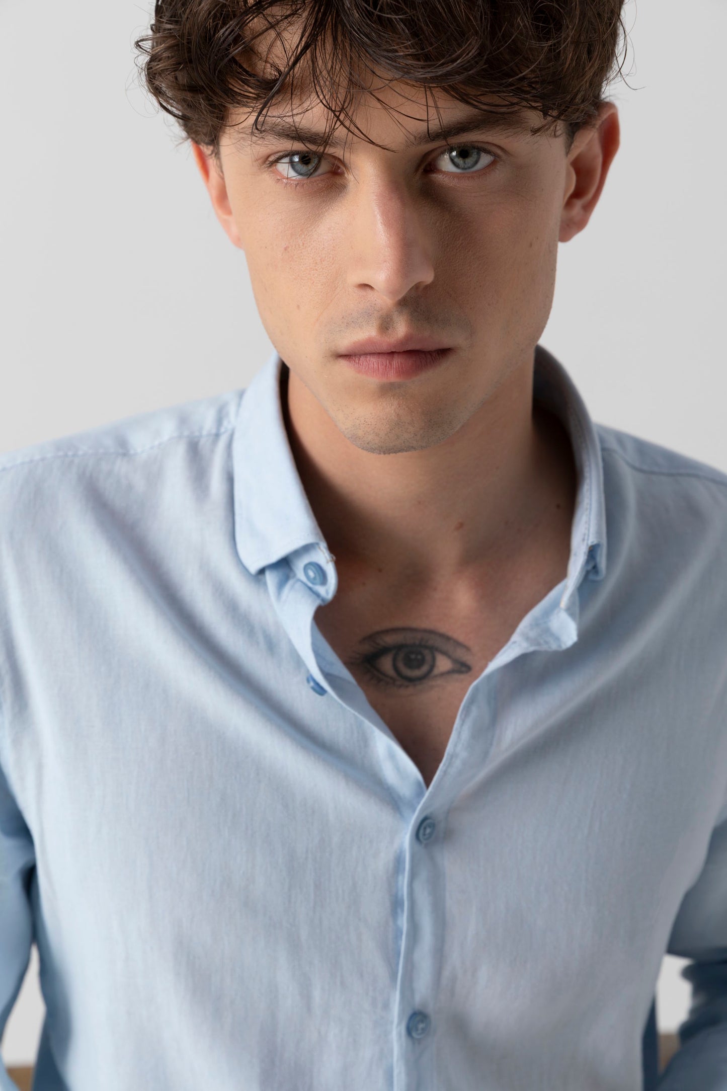 Camicia in Lino Viscosa Tinto Capo con Collo Clip Down