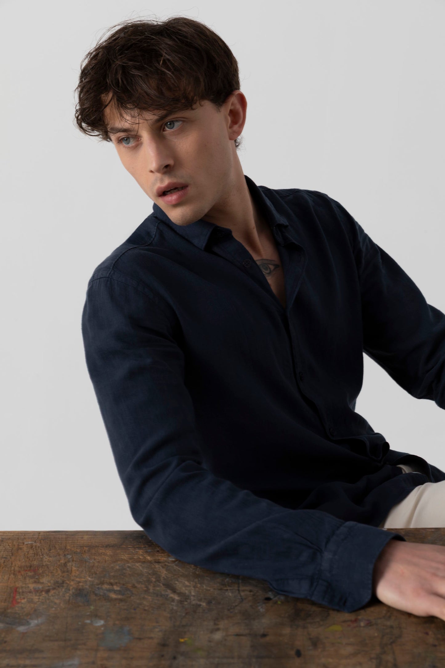 Camicia in Lino Viscosa Tinto Capo con Collo Clip Down