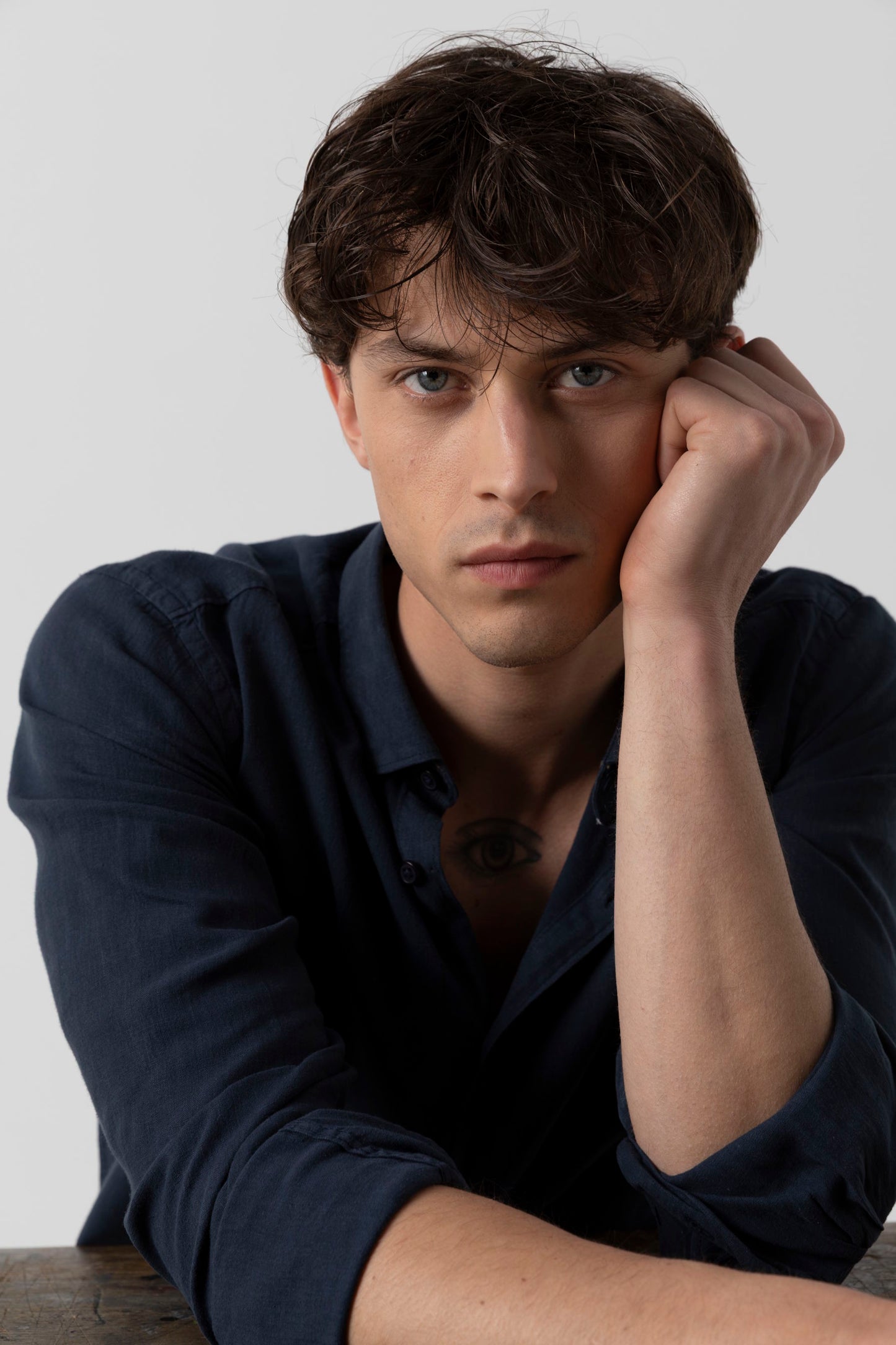 Camicia in Lino Viscosa Tinto Capo con Collo Clip Down