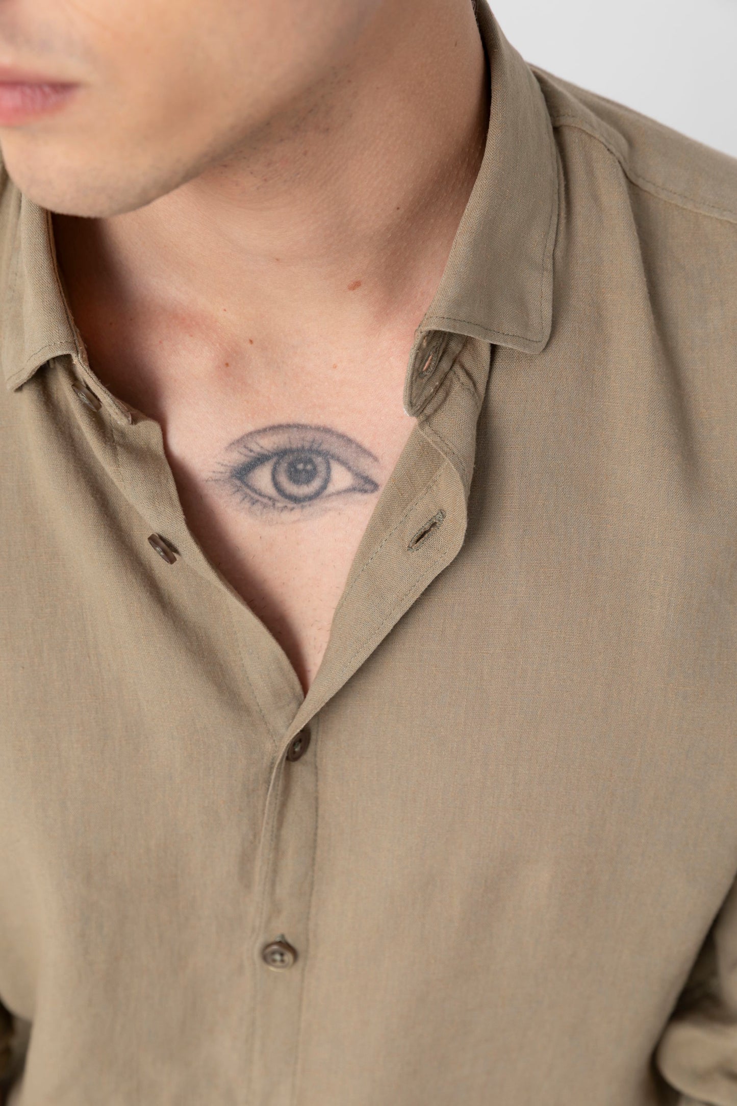 Camicia in Lino Viscosa Tinto Capo con Collo Clip Down
