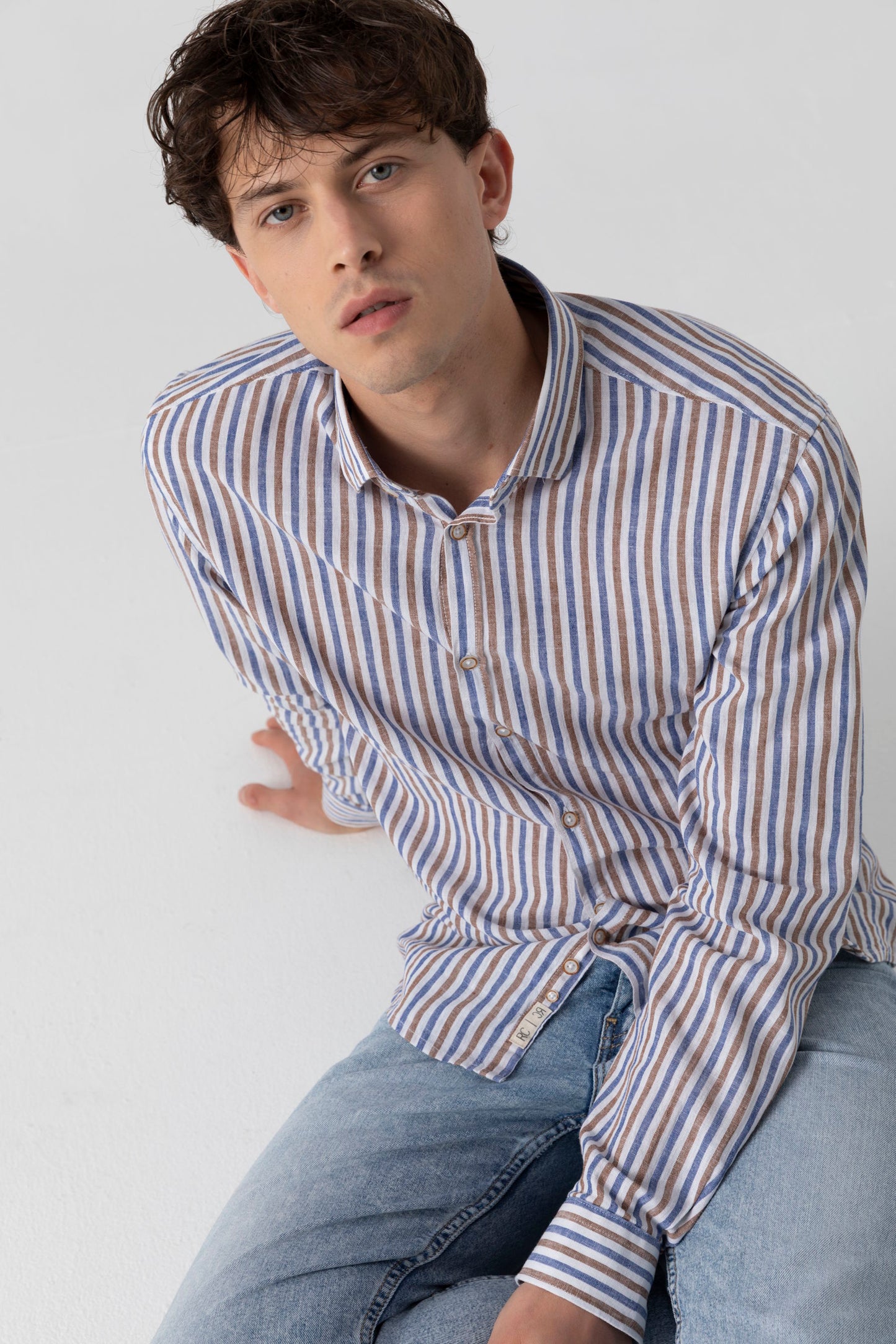Camicia in fantasia di Lino Cotone con collo clip down