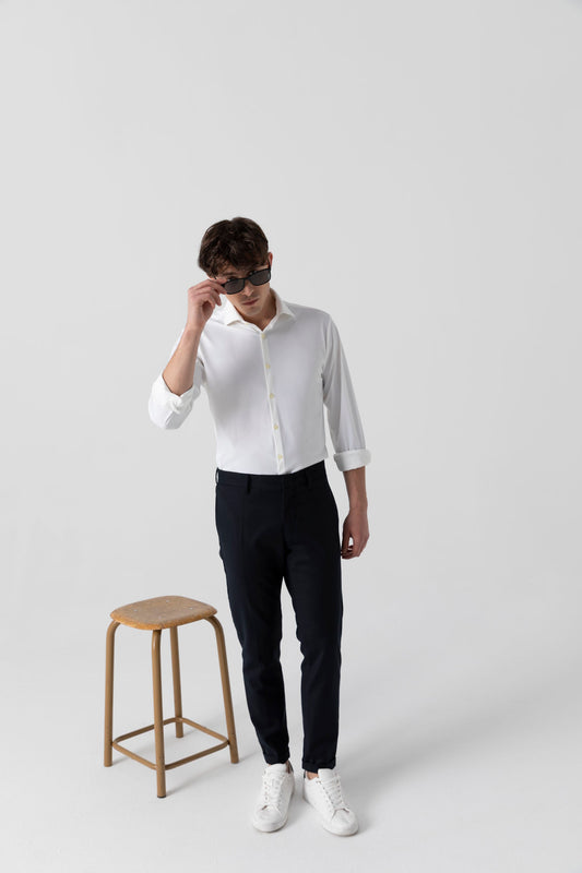 Camicia in tessuto tecnico stretch con collo classico piccolo