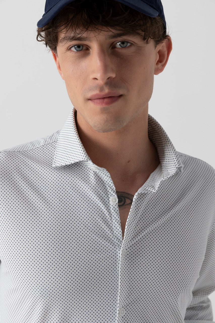 Camicia in tessuto tecnico stretch in fantasia con collo classico piccolo