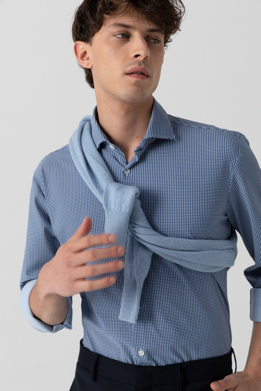 Camicia in tessuto tecnico stretch in fantasia con collo classico piccolo
