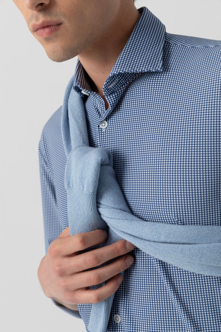 Camicia in tessuto tecnico stretch in fantasia con collo classico piccolo