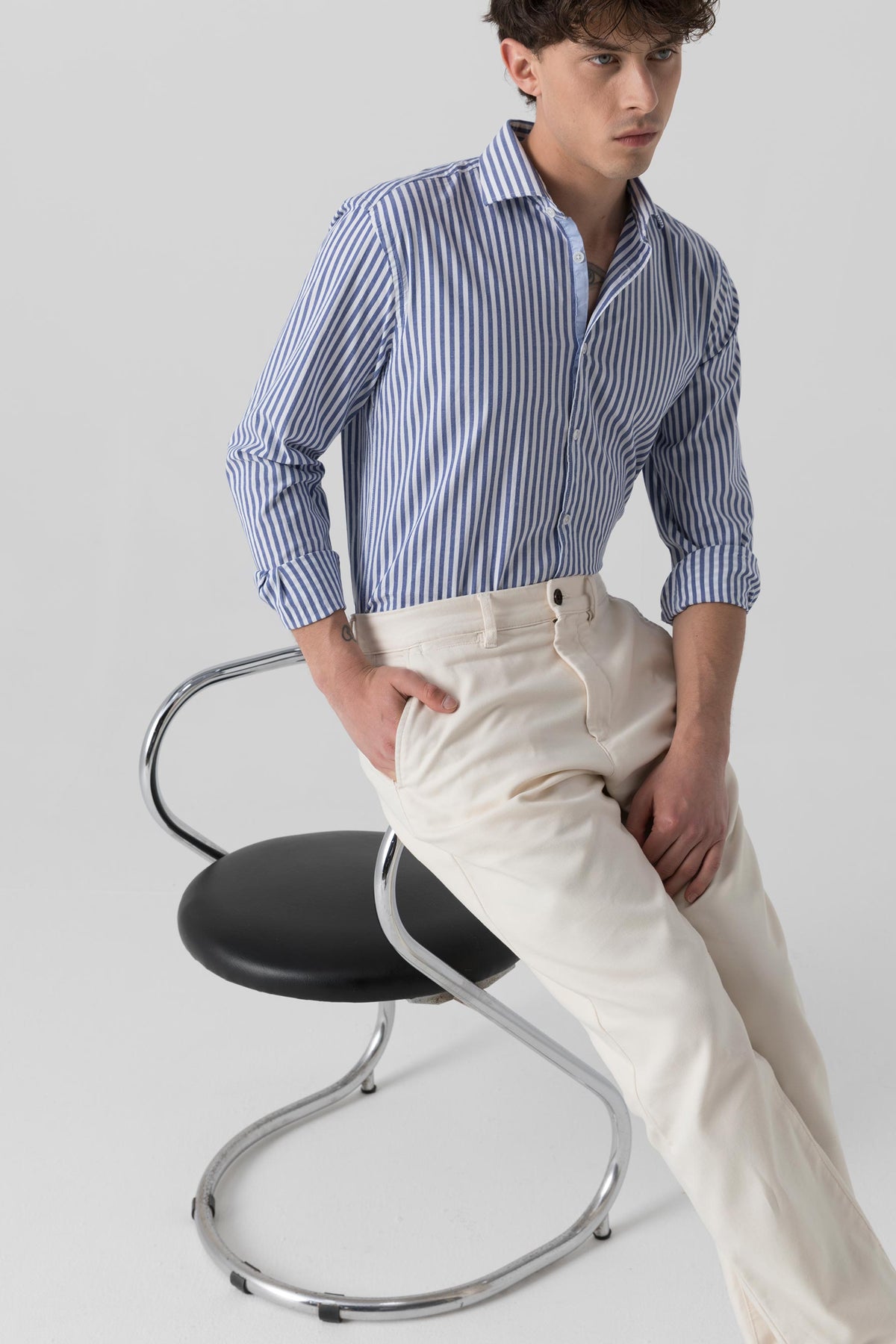 Camicia in fantasia di popeline stretch riga media blue con collo piccolo classico
